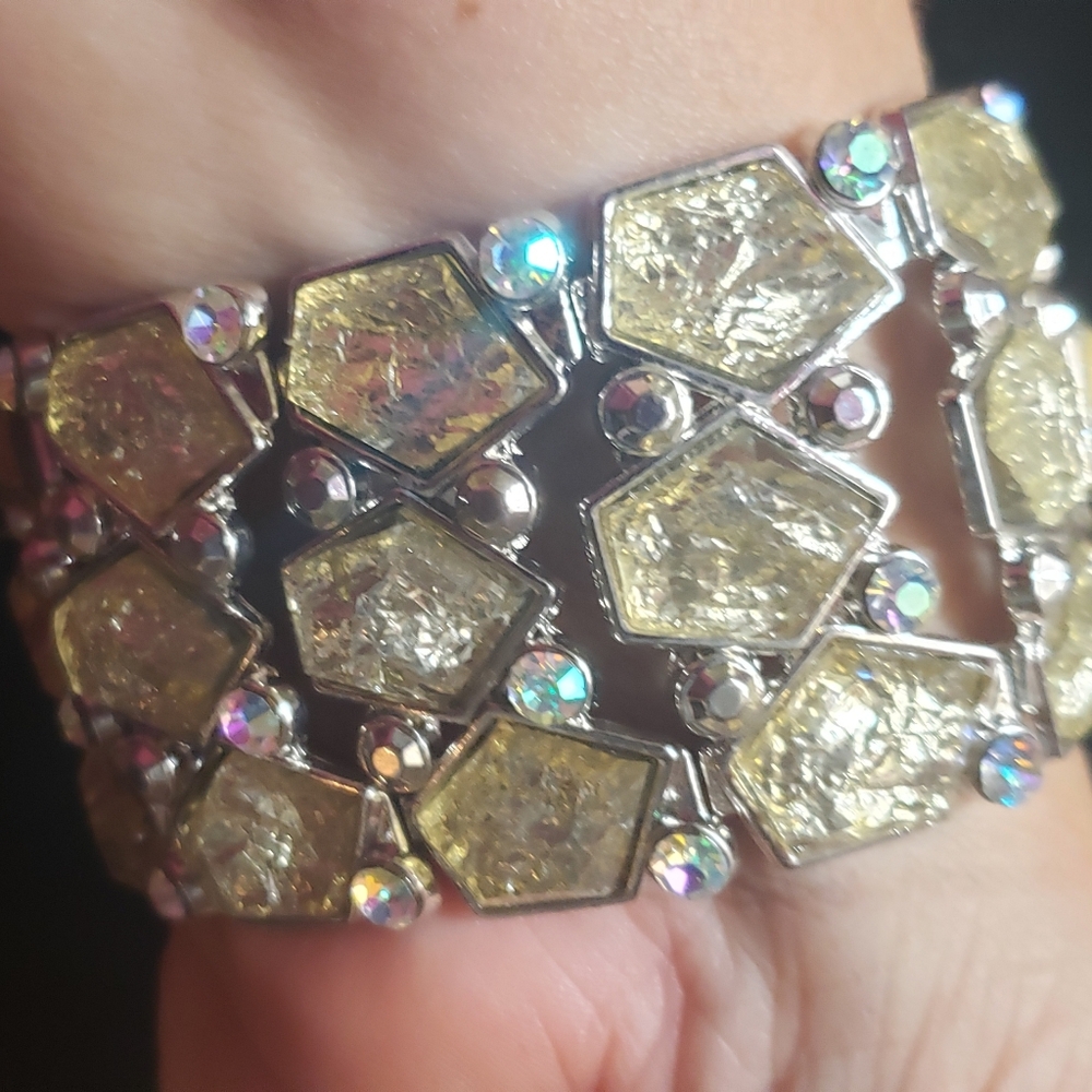 Wide stretch bracelet